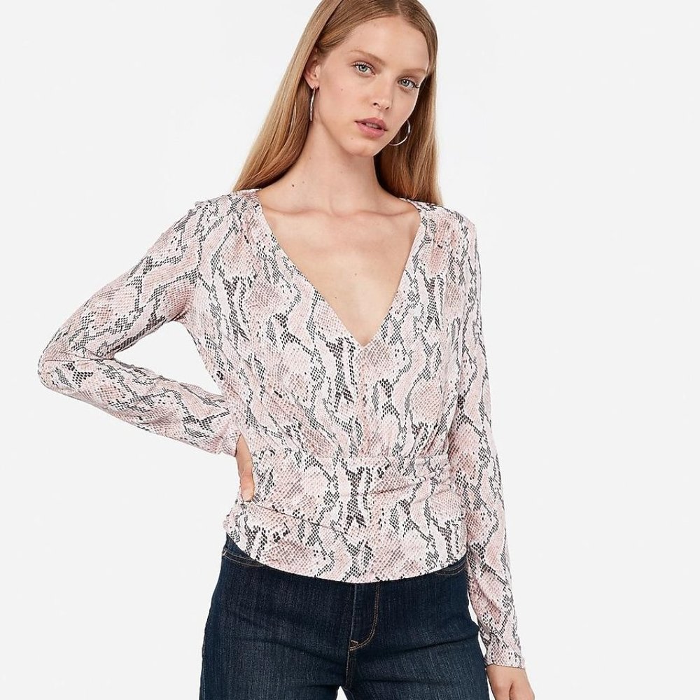 NWT Express Snakeskin Print Banded V Neck Top sz L